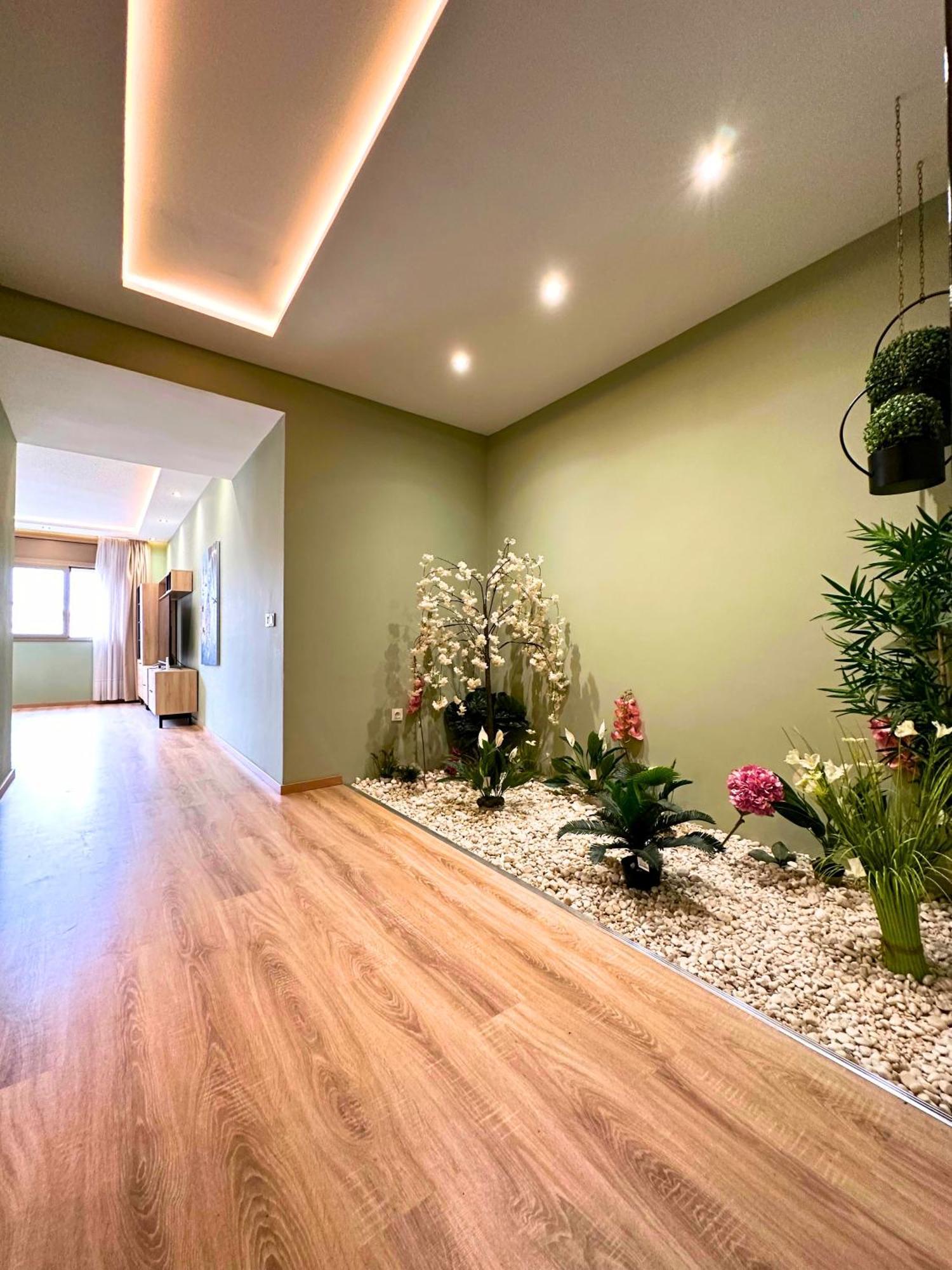 The Tropical - Luxe 2br Retreat In Centre 公寓